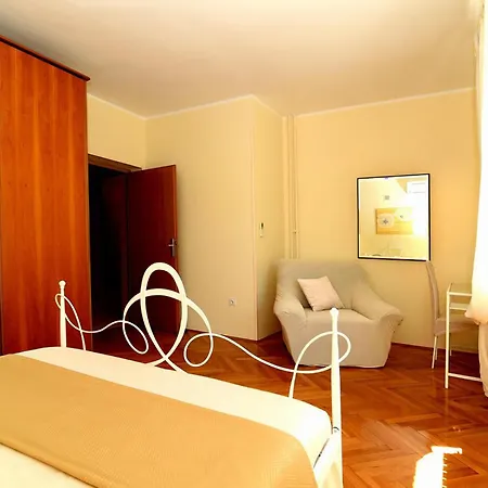 Gorgeous Home In Pula