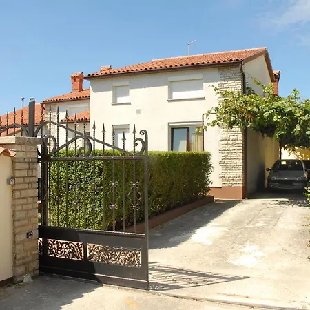 Gorgeous In 펜션 풀라