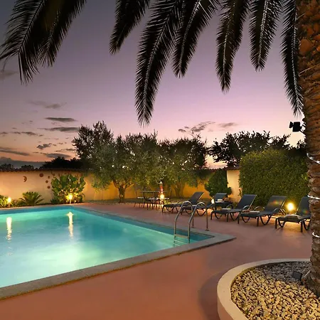 Dom wakacyjny 2 Bedroom Gorgeous In